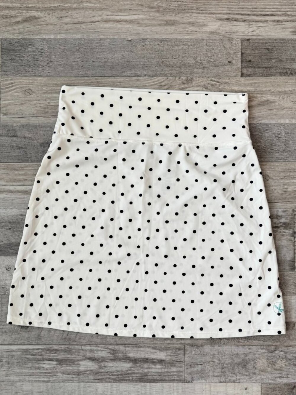 Carve Designs White Polka Dot Pullover Swim Skirt Size Medium UPF 50 R44